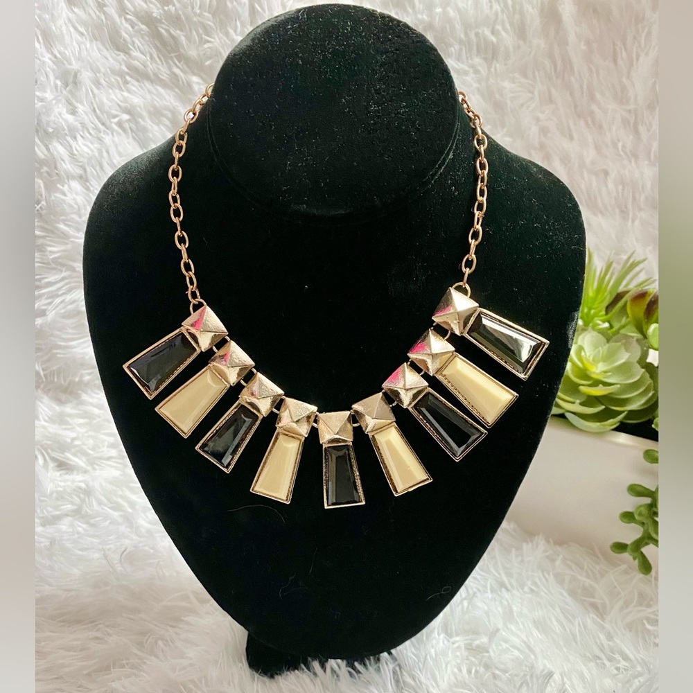 Black & White studded necklace